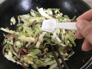 8、家常版拿波里意面,加少许盐调味