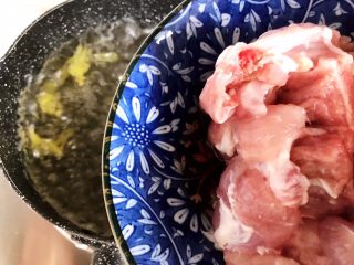 7、虫草花香菇胡萝卜玉米排骨汤(懒人高压锅版),下排骨