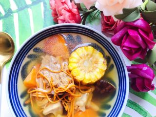 21、虫草花香菇胡萝卜玉米排骨汤(懒人高压锅版),装碗