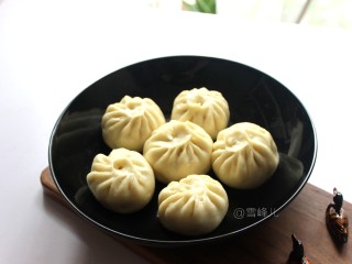 13、莲藕包子,一次吃不完克密封冷藏保存，再吃蒸一下就和刚蒸好的包子一样了。
