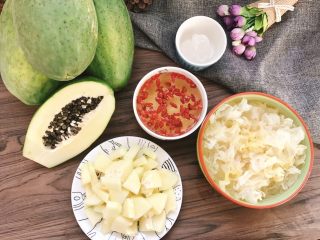 4、青木瓜银耳枸杞汤,准备好所有食材