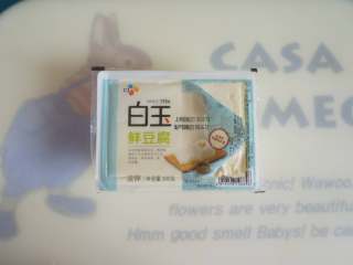 4、泡菜豆腐汤,正面的塑料膜也去掉