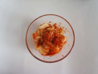 7、泡菜豆腐汤,辣白菜切成方块