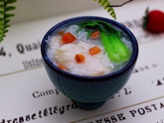 16、养生又养胃的生滚杂蔬鱼片粥,鱼片粥出锅咯，既鲜美可口又营养十分丰富，自己在家里就能做出美味的鱼片粥。