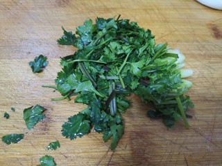 6、羊杂汤,香菜切段