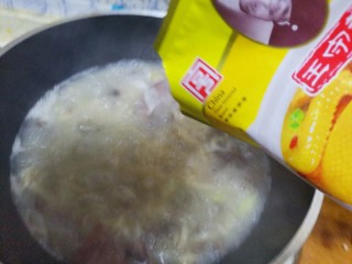 15、羊杂汤,加入适量的鸡精