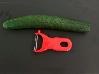 6、捞汁北极贝,黄瓜清洗干净