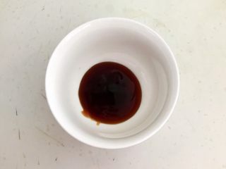 13、捞汁北极贝,碗里加入1勺蚝油