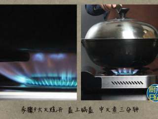 11、蛤香海鲜面,大火烧开,盖上盖子,中火煮3分钟