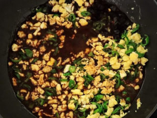 8、老北京炸酱面,加入香其酱