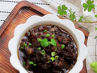 11、香菇蚕豆酱,做好的蚕豆酱可以拌面也可以当做咸菜酱料食用