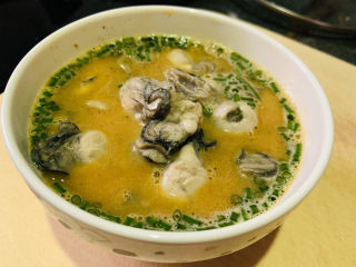 16、生蚝煎蛋,搅拌均匀；