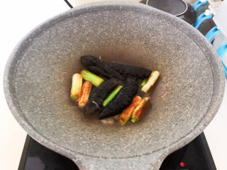 10、红烧海参,翻炒均匀