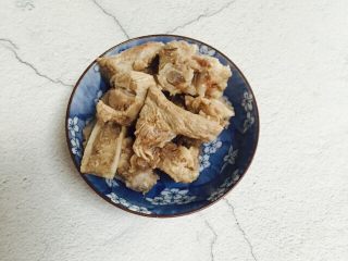 11、小寒养生汤+糯米山药玉米筒骨汤,清洗干净沥干水分备用