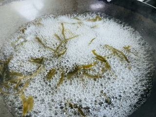 13、香辣海带丝,煮三分钟