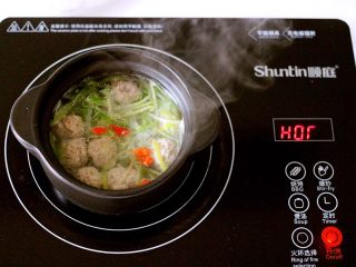 20、手工肉丸萝卜丝煲,营养丰富又健康美味的肉丸萝卜丝煲就做好了