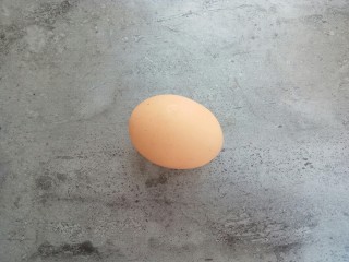 7、快手早餐馄饨皮妙用~酥香肉饼,取一个鸡蛋清