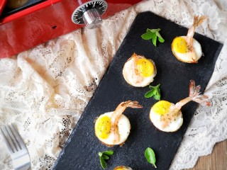 14、虾扯蛋,装盘上桌。