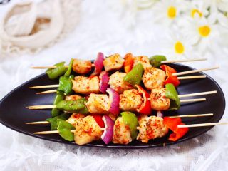 16、时蔬孜然烤鸡肉串,成品一