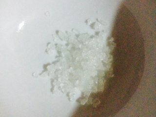 4、花生核桃露,听到滴滴的声音便可切断电源！碗里放上冰糖