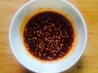 22、凉拌菜～拍黄瓜,搅拌均匀备用