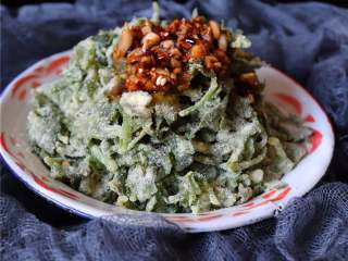 11、蒸芹菜叶,芹菜叶是非常营养丰富又健康的食材、清理血管的垃圾、同时还排毒。