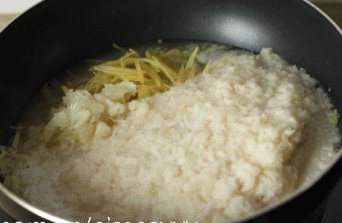 13、蜂蜜柠檬柚子茶,加入搅打后的柚子肉及柠檬果肉