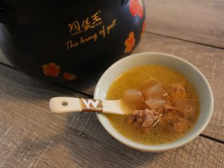 14、酸萝卜老鸭汤煲,成品图