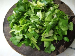 5、芹菜炒木耳,芹菜段