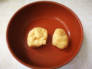 6、芹菜炒木耳,豆泡开水烫一下