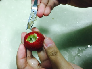 7、冰糖山楂,这样 挖两个就能找到感觉了