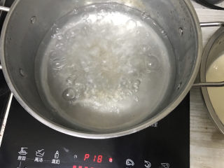 6、家庭凉皮,锅中烧开水
