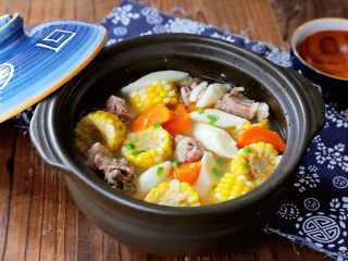 14、玉米胡萝卜山药排骨汤,成品图