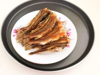 19、香煎无头小黄花鱼,香煎无头小黄花鱼出锅了~