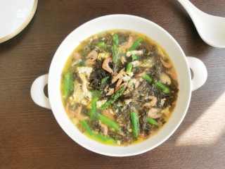 15、芦笋紫菜汤,健康又鲜美的芦笋紫菜汤。