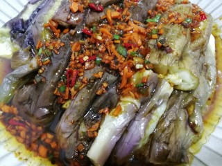 16、低脂系#清蒸油泼茄条#,然后淋在茄条上。