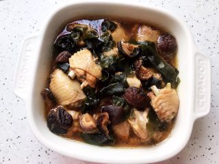 20、裙带菜香菇蒸鸡中翅,时间到，取出