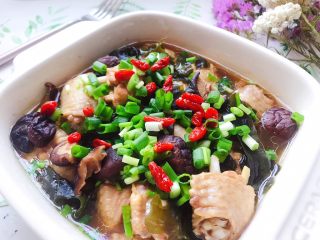 23、裙带菜香菇蒸鸡中翅,很诱人的有木有