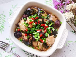 24、裙带菜香菇蒸鸡中翅,成品图