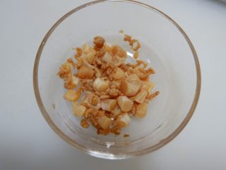 7、快手早餐—干贝海米粥,泡好的干贝海米沥干水