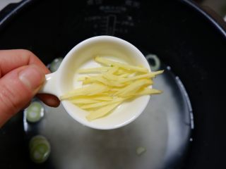 9、快手早餐—干贝海米粥,姜丝