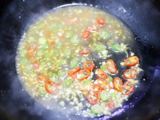 14、清蒸鲍鱼,充分拌匀。