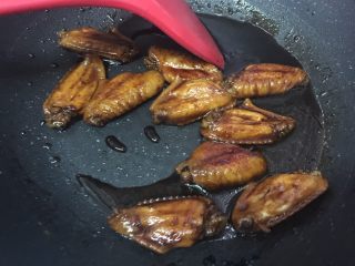 6、可乐鸡肉炒饭,焖至汁还剩(4.5寸碗)1/4碗时关火