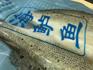 1、糖醋鲈鱼,鲈鱼买一条；