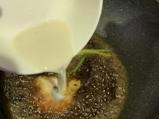 21、糖醋鲈鱼,加淀粉水；