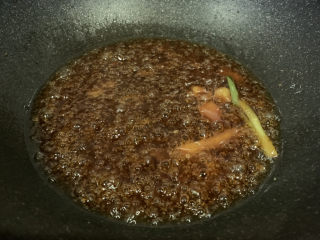 22、糖醋鲈鱼,立即搅拌均匀；