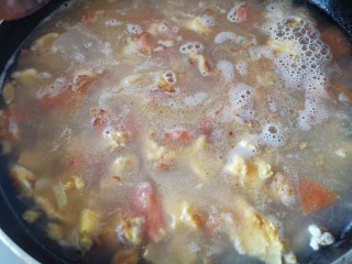 11、妈妈味道，鸡蛋面疙瘩汤,加水烧开