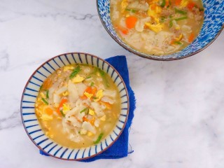 18、妈妈味道，鸡蛋面疙瘩汤,出锅啦，美美哒吃起来，热乎乎的好暖