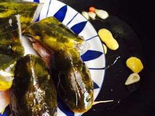 11、黄刺鱼炖豆腐,倒入黄刺鱼