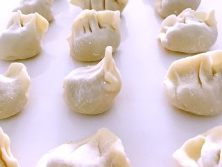 9、茴香饺子，最美的遇见,全部包好的。